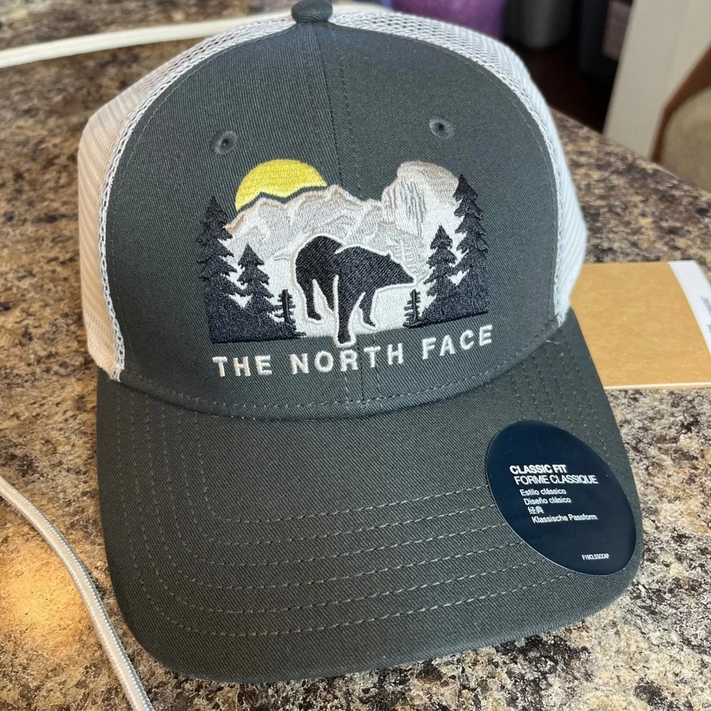 The North Face NEW Embroidered Mudder Trucker Hat Grey White Bear‎ Mountain Hat